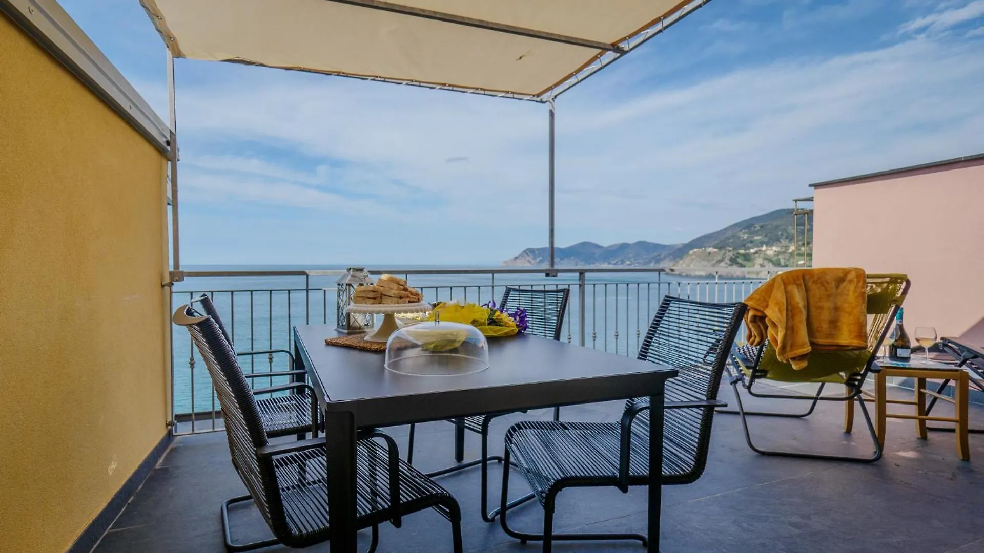 La Lampara Sea View Terrace Apartment Manarola Italy