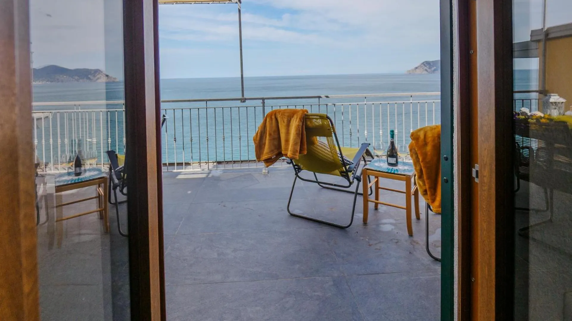 La Lampara Sea View Terrace Apartment Manarola Italy