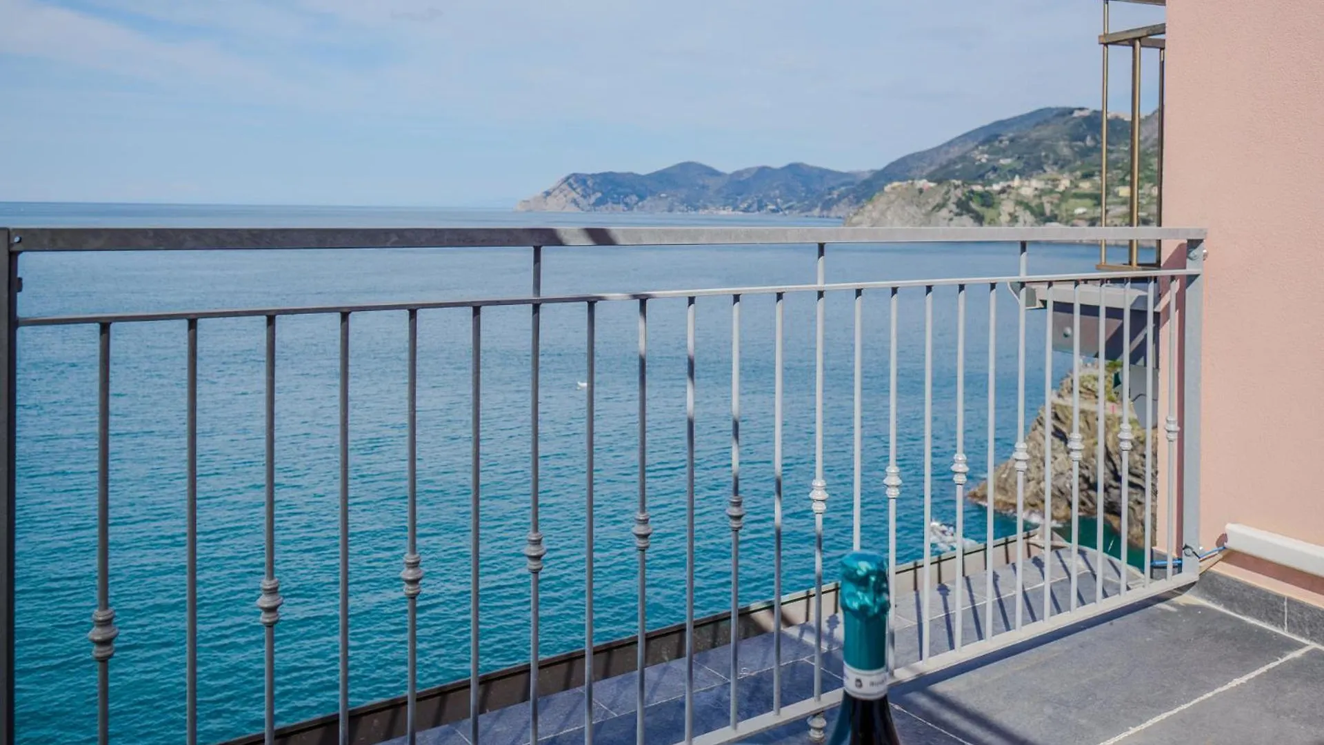 La Lampara Sea View Terrace Apartment Manarola