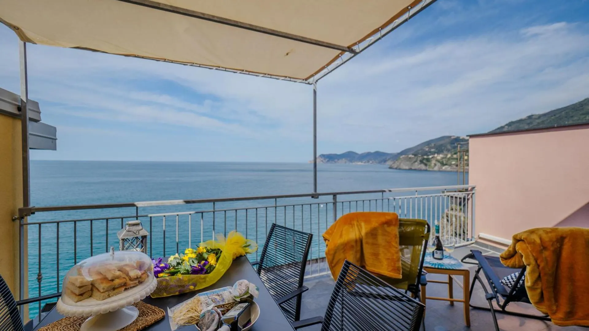 La Lampara Sea View Terrace Apartment Manarola