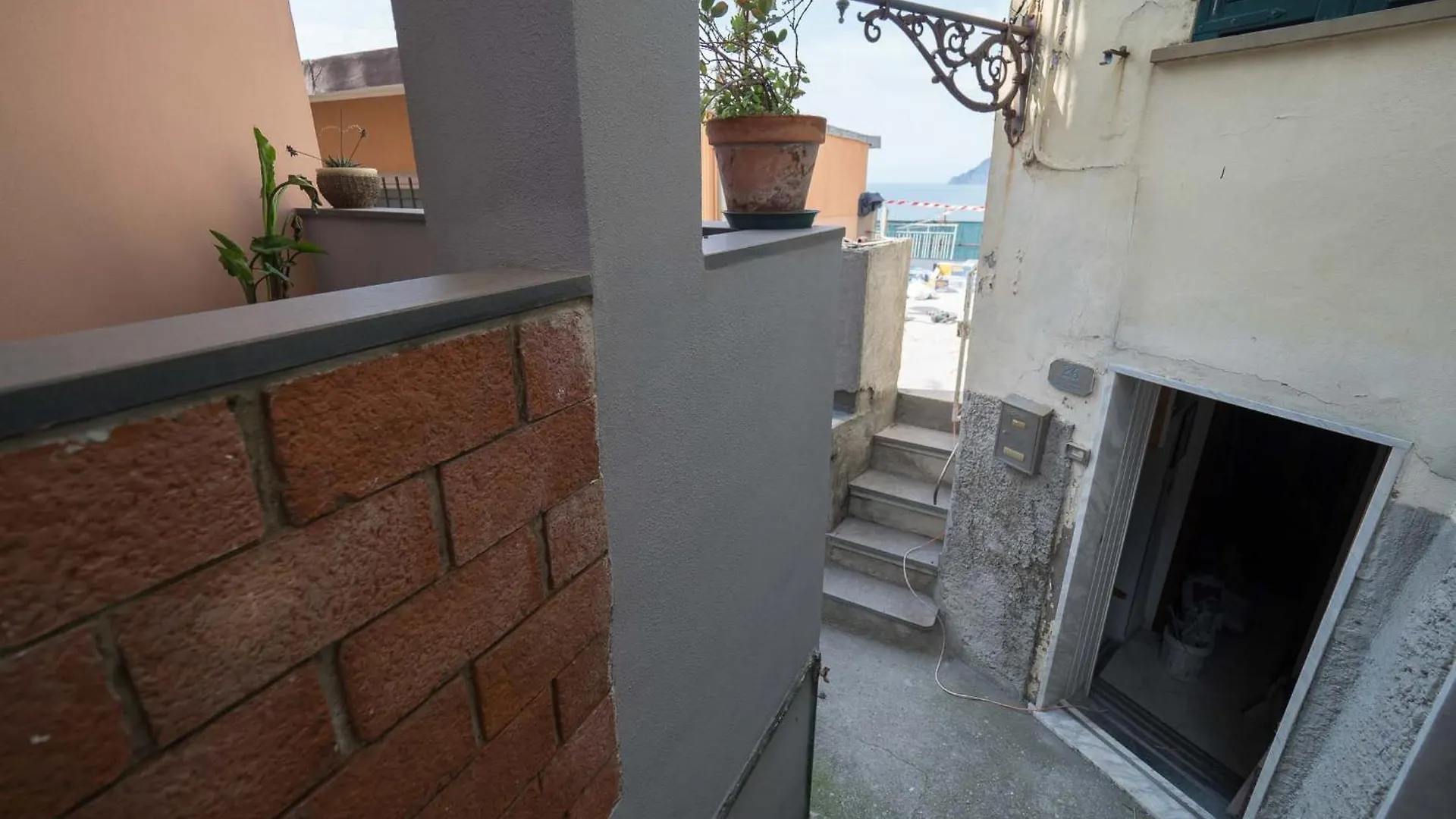 La Lampara Sea View Terrace Apartment Manarola