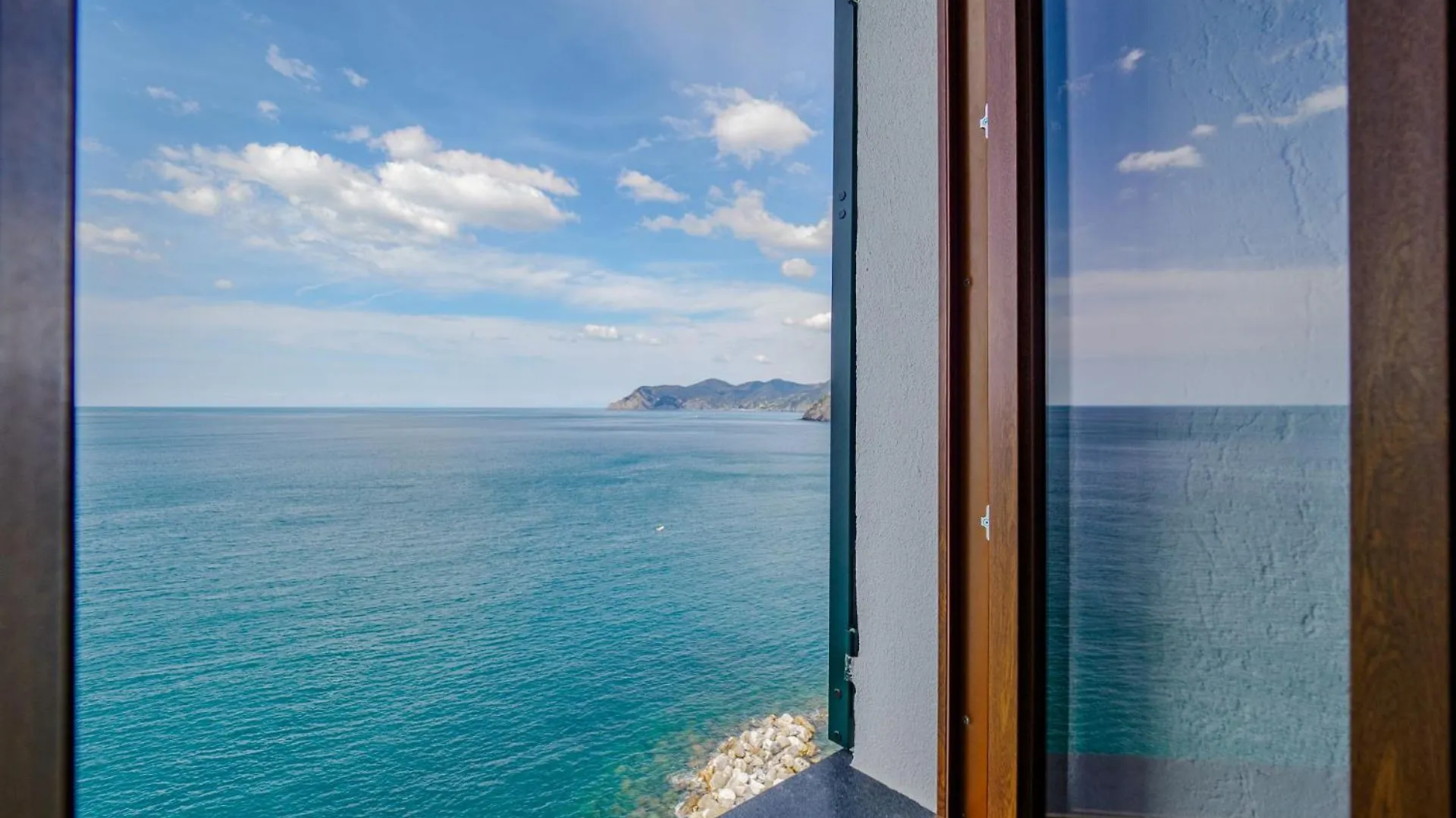 La Lampara Sea View Terrace Apartment Manarola Italy